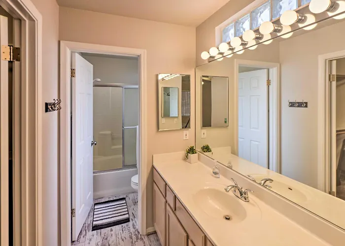 Holiday home Mohave W/ Hot Tub: 4 Mi To Co River! Fort Mohave