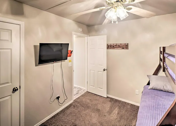 Mohave W/ Hot Tub: 4 Mi To Co River! Holiday home Fort Mohave
