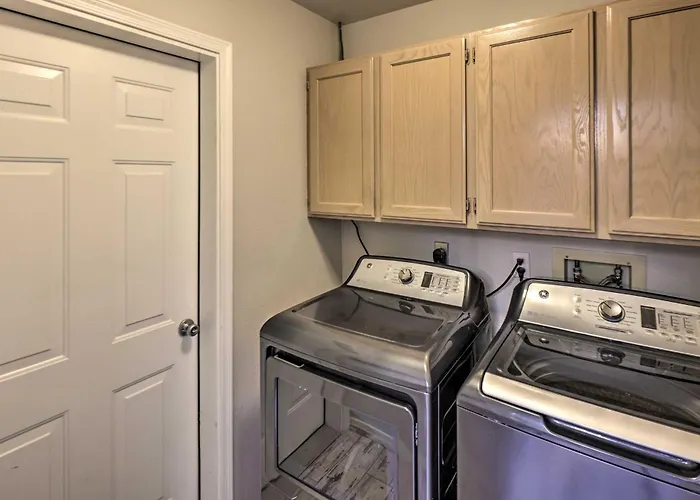 Holiday home Mohave W/ Hot Tub: 4 Mi To Co River!